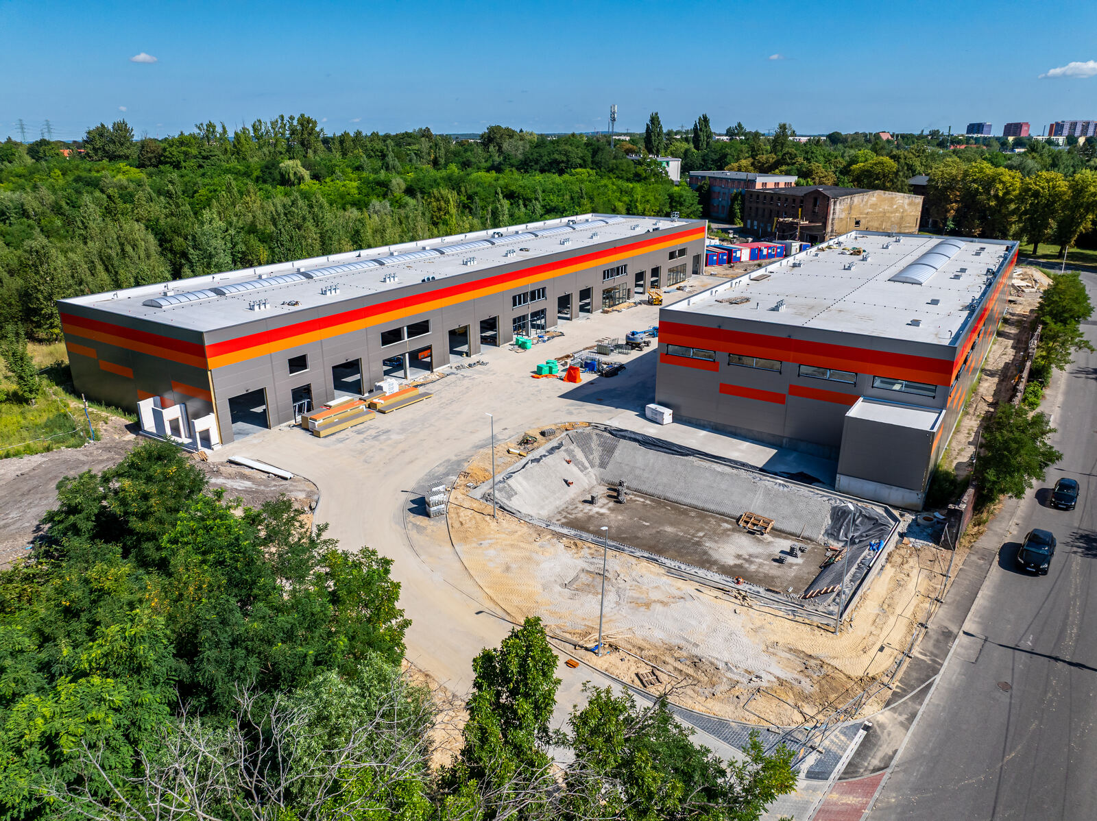 CITY SBU — widok na dwie hale
